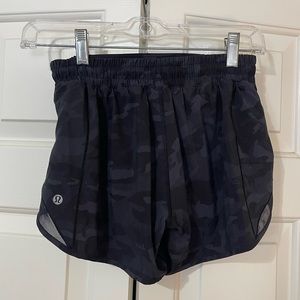 Lululemon Size 4 Tall | 2.5 in Hotty Hot Shorts | Black Camo Pattern